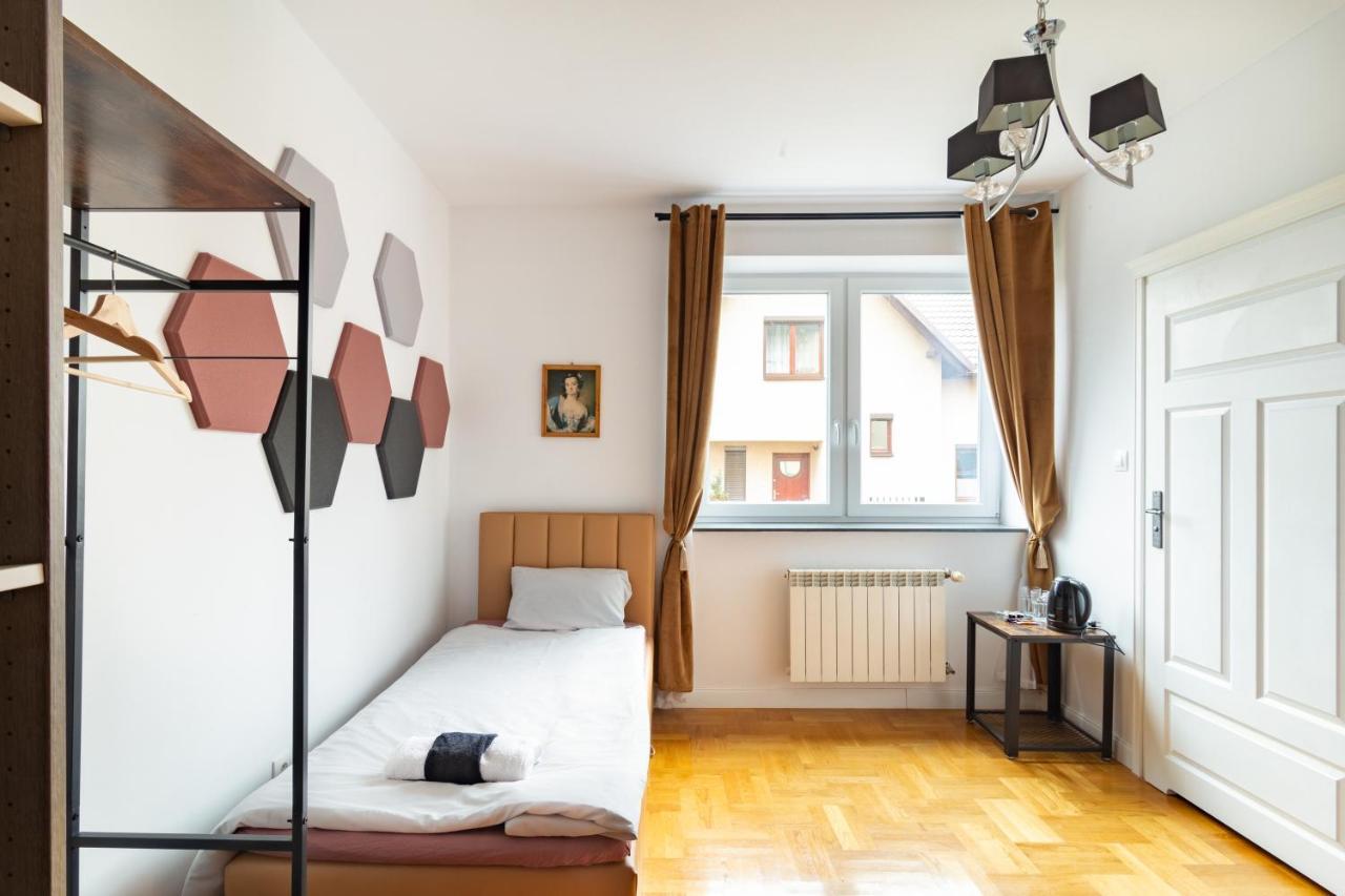 The Castle & - Free Parking - Self Check In (adults Only) * Krakow