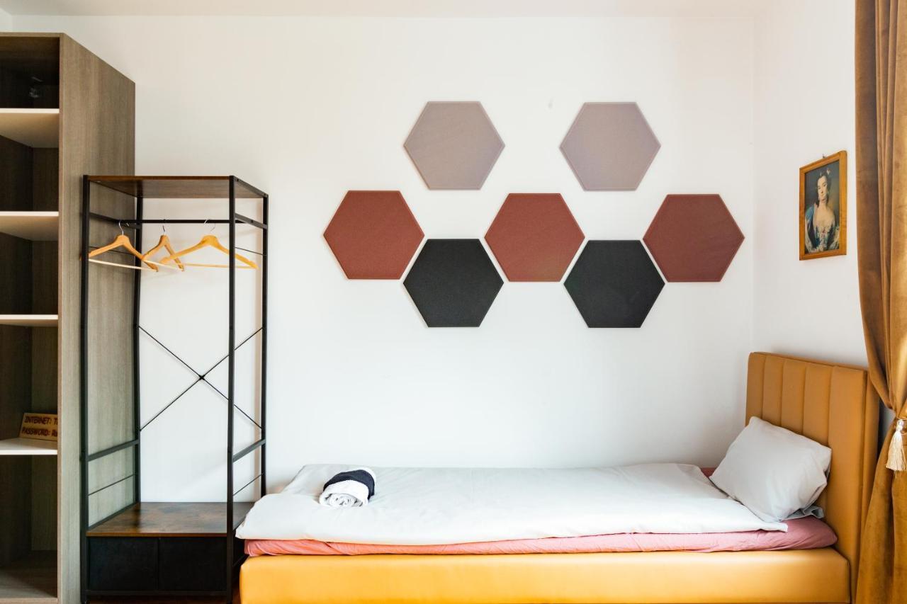 Apartment The Castle & - Free Parking - Self Check In (adults Only) Krakow