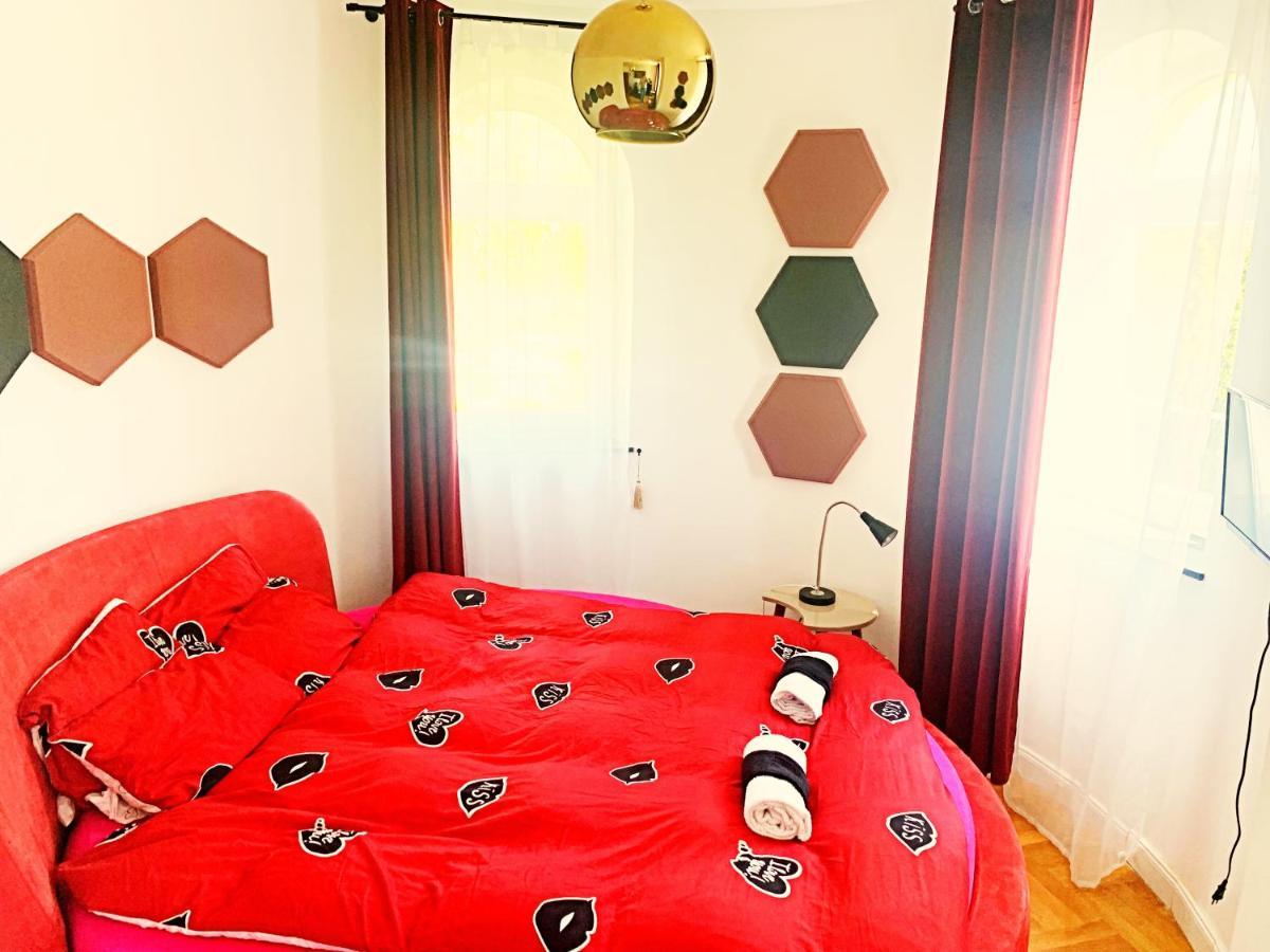 The Castle & - Free Parking - (adults Only) Apartment